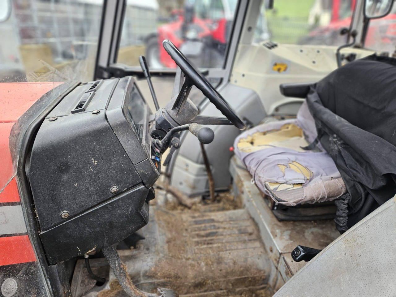 拖拉机 1993 MF 390T 4wd tractor, good off farm condition:图6 拖拉机 1993 MF 390T 4wd tractor, good off farm condition:图6