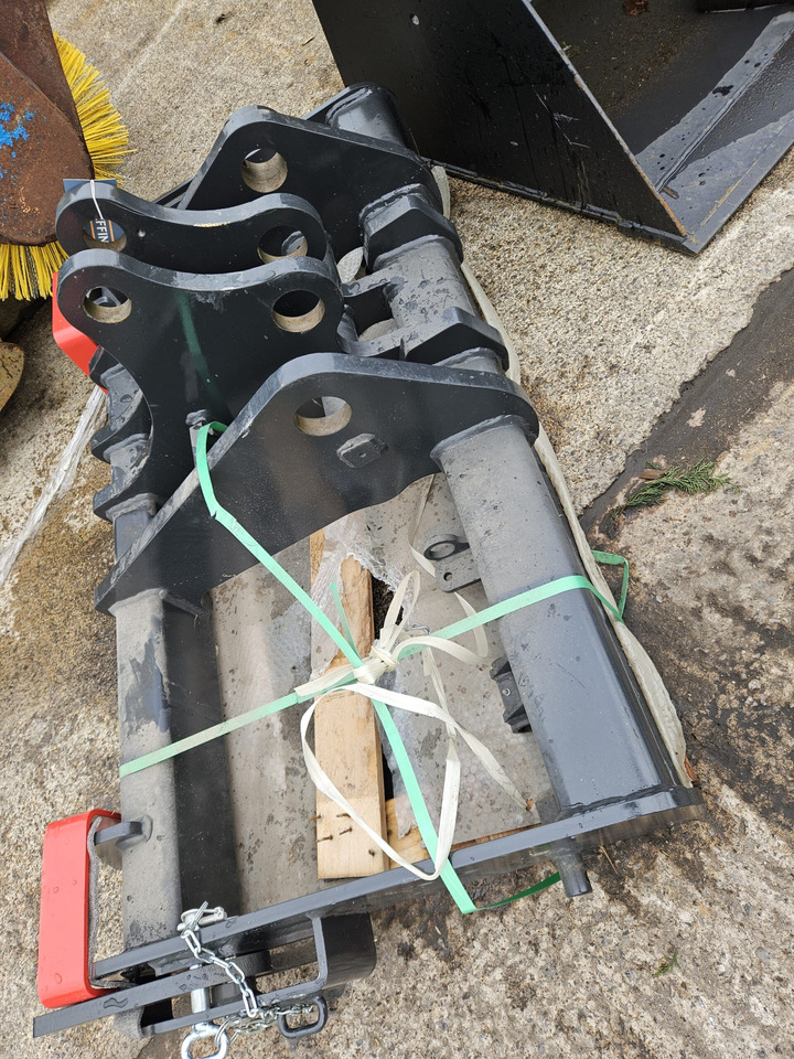 JCB Headstock carriage for Bobcat/MF Handler - 附件 适用于 伸缩臂叉装车:图1 JCB Headstock carriage for Bobcat/MF Handler - 附件 适用于 伸缩臂叉装车:图1