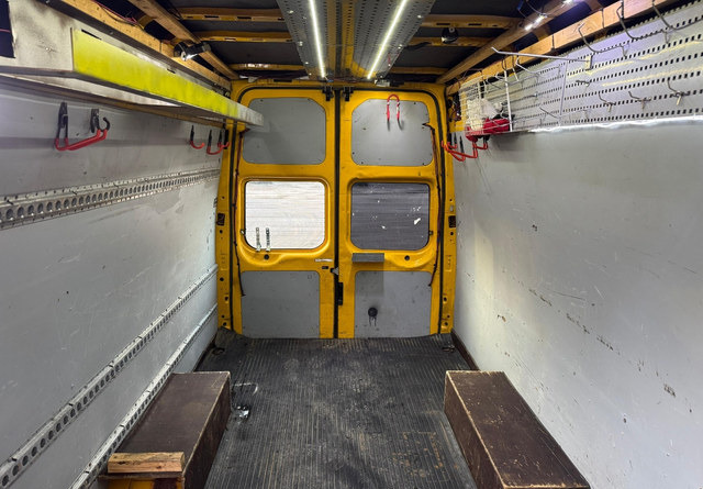 无侧窗厢式货车 FordTransit：图16