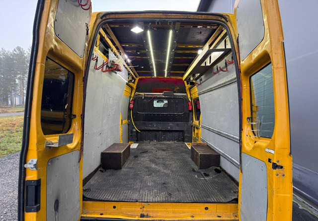 无侧窗厢式货车 FordTransit：图13