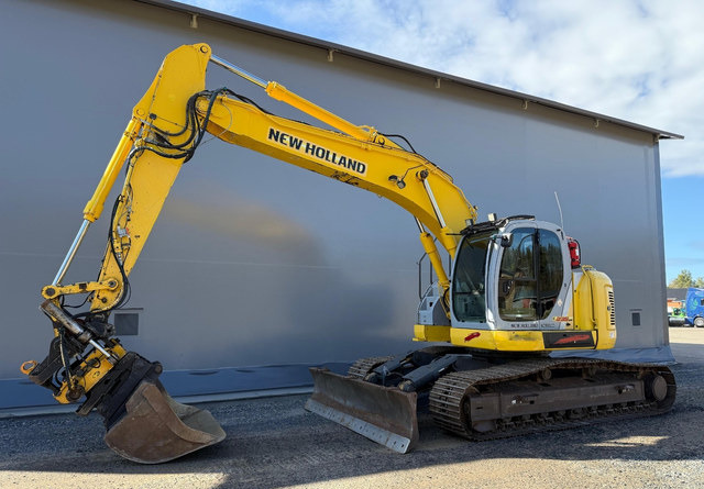 New HollandE235SR - 履带式挖掘机:图1 New HollandE235SR - 履带式挖掘机:图1
