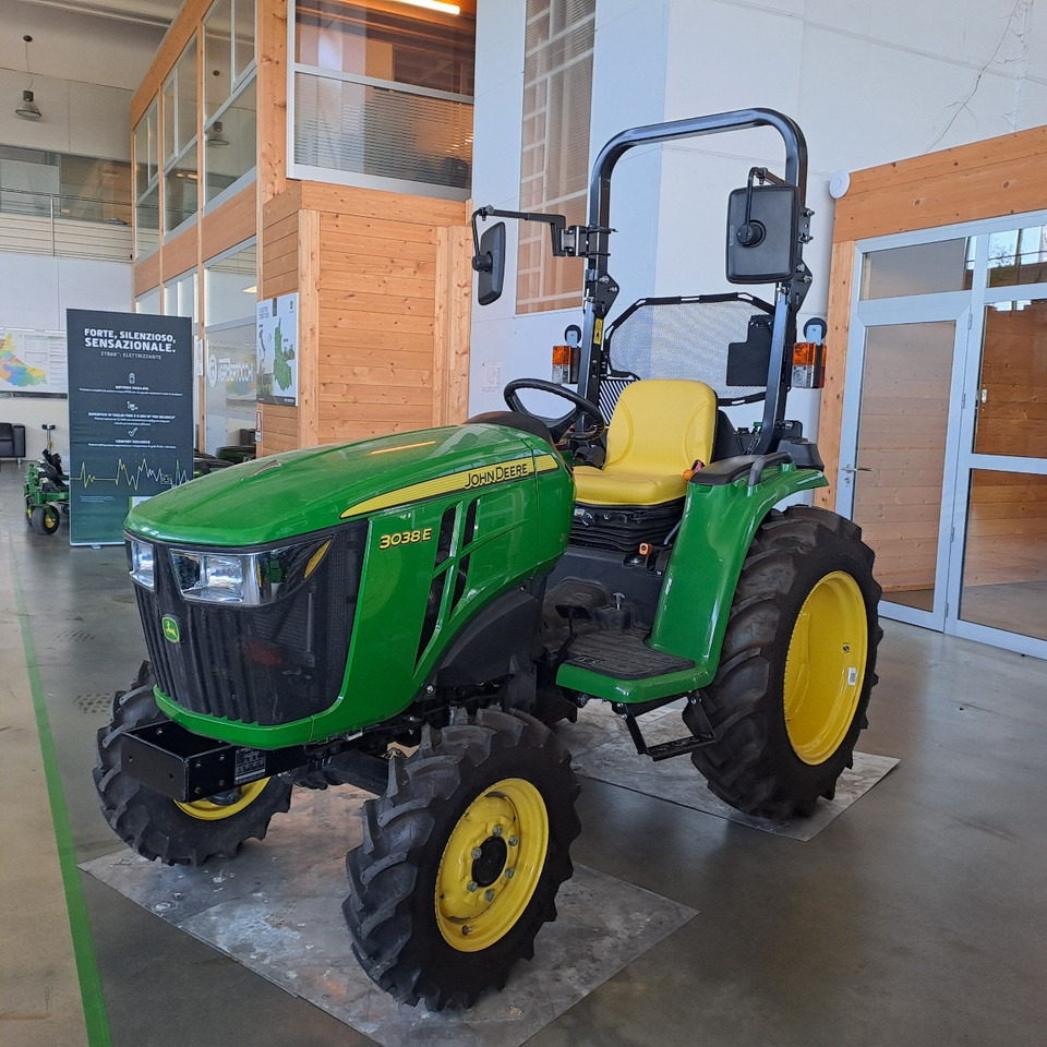 JOHN DEERE 3038E COMPATTO - 拖拉机:图1 JOHN DEERE 3038E COMPATTO - 拖拉机:图1