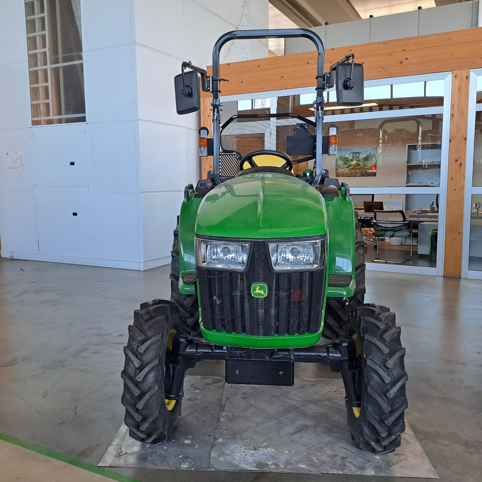 JOHN DEERE 3038E COMPATTO - 拖拉机:图2 JOHN DEERE 3038E COMPATTO - 拖拉机:图2
