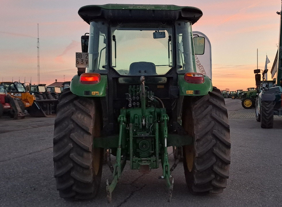 JOHN DEERE 5820 - 拖拉机:图4 JOHN DEERE 5820 - 拖拉机:图4