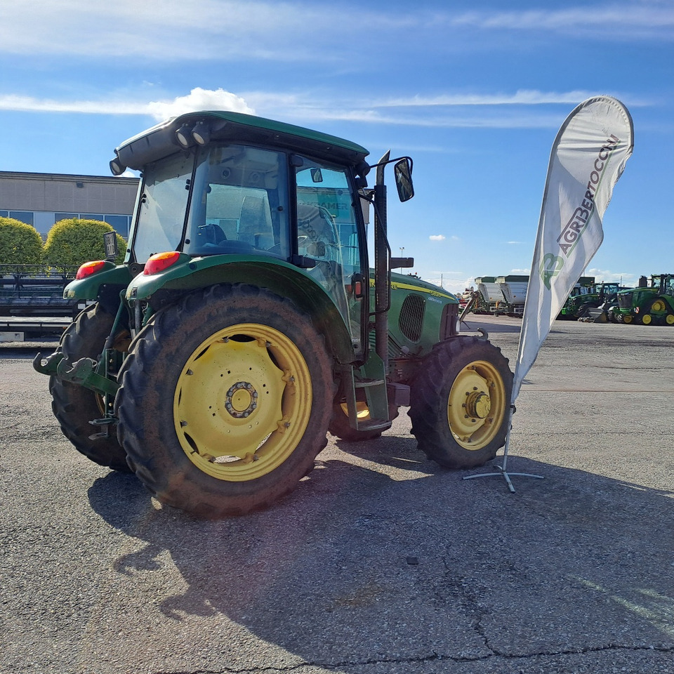 JOHN DEERE 5820 - 拖拉机:图2 JOHN DEERE 5820 - 拖拉机:图2