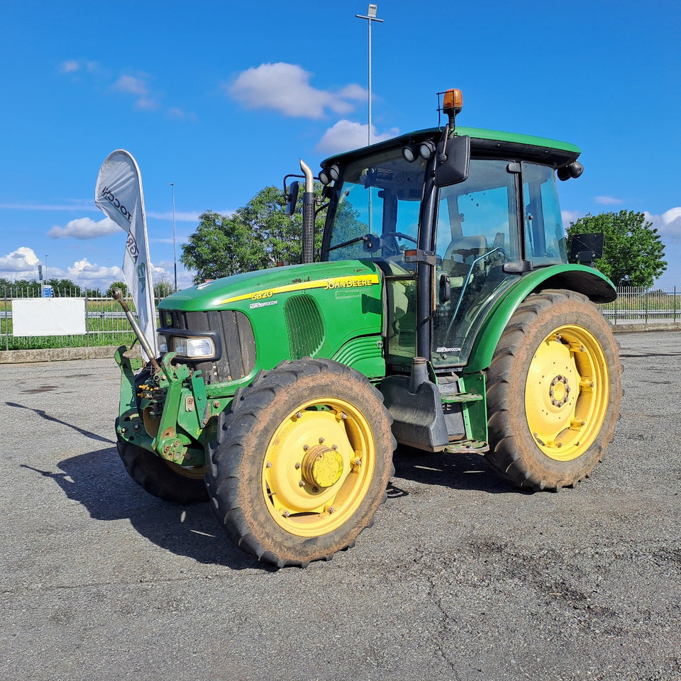 JOHN DEERE 5820 - 拖拉机:图1 JOHN DEERE 5820 - 拖拉机:图1