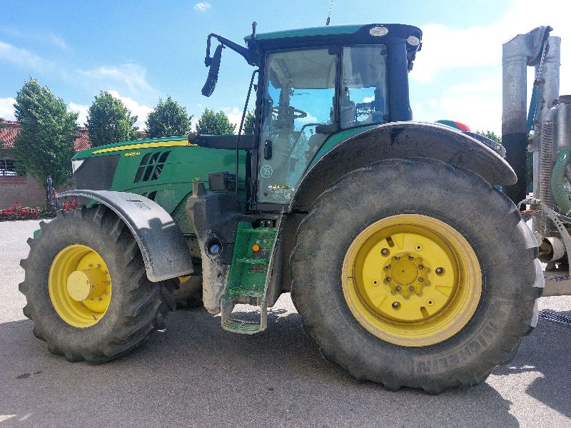 JOHN DEERE 6215R - 拖拉机:图1 JOHN DEERE 6215R - 拖拉机:图1