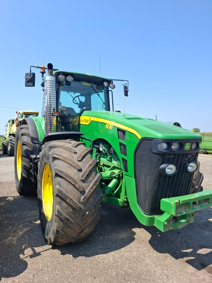 JOHN DEERE 8230 - 拖拉机:图1 JOHN DEERE 8230 - 拖拉机:图1
