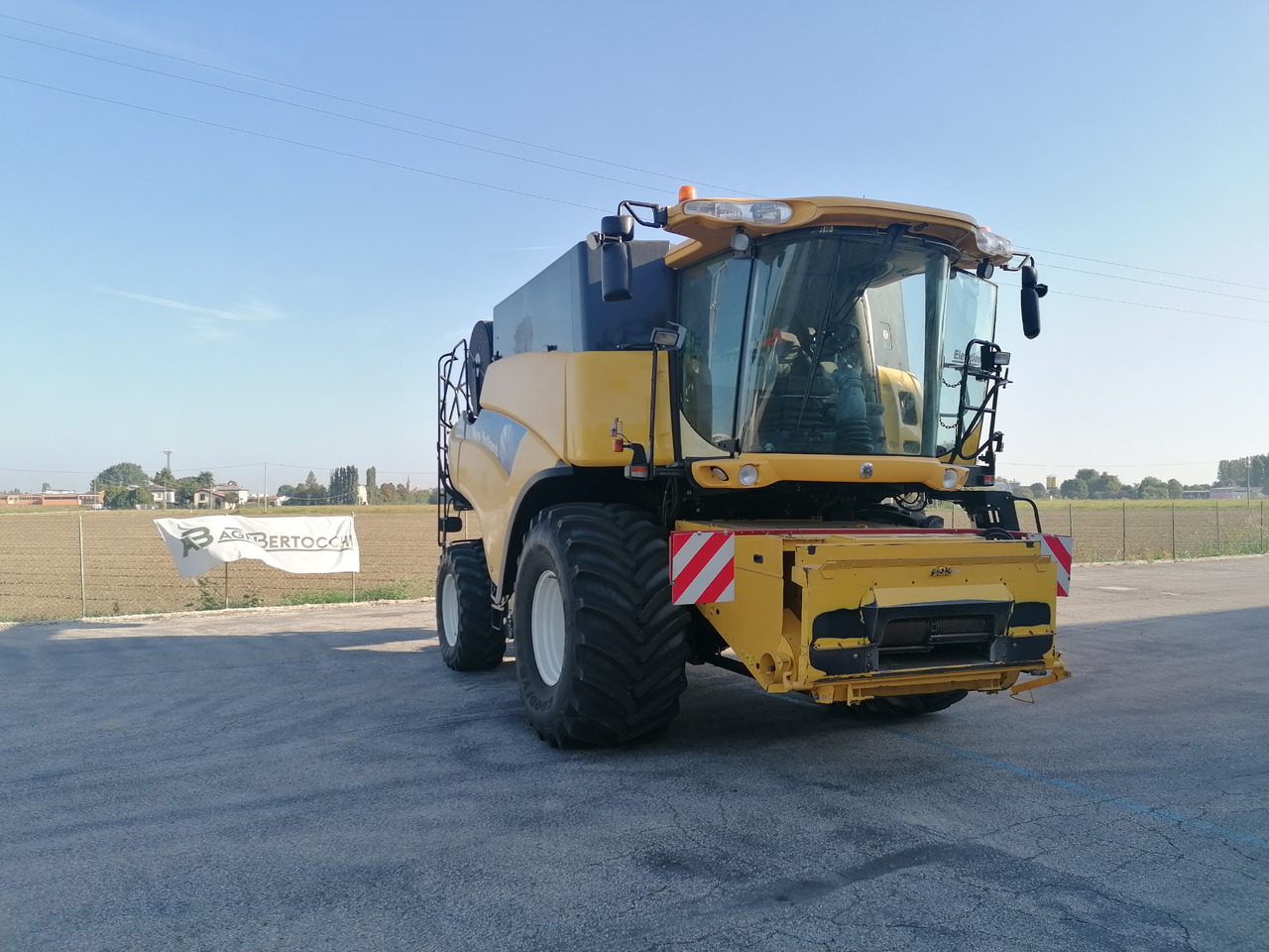 NEW HOLLAND CR 9060 - 联合收割机:图1 NEW HOLLAND CR 9060 - 联合收割机:图1