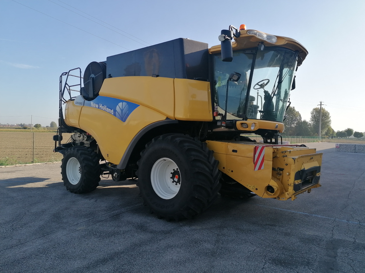 NEW HOLLAND CR 9060 - 联合收割机:图2 NEW HOLLAND CR 9060 - 联合收割机:图2