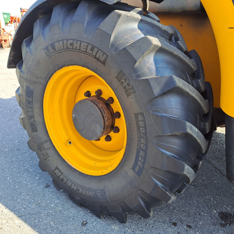 TELESCOPICO JCB 550-80 AGRIPLUS - ASTA AGRIBERTOCCHI - 伸缩臂叉装车:图5 TELESCOPICO JCB 550-80 AGRIPLUS - ASTA AGRIBERTOCCHI - 伸缩臂叉装车:图5