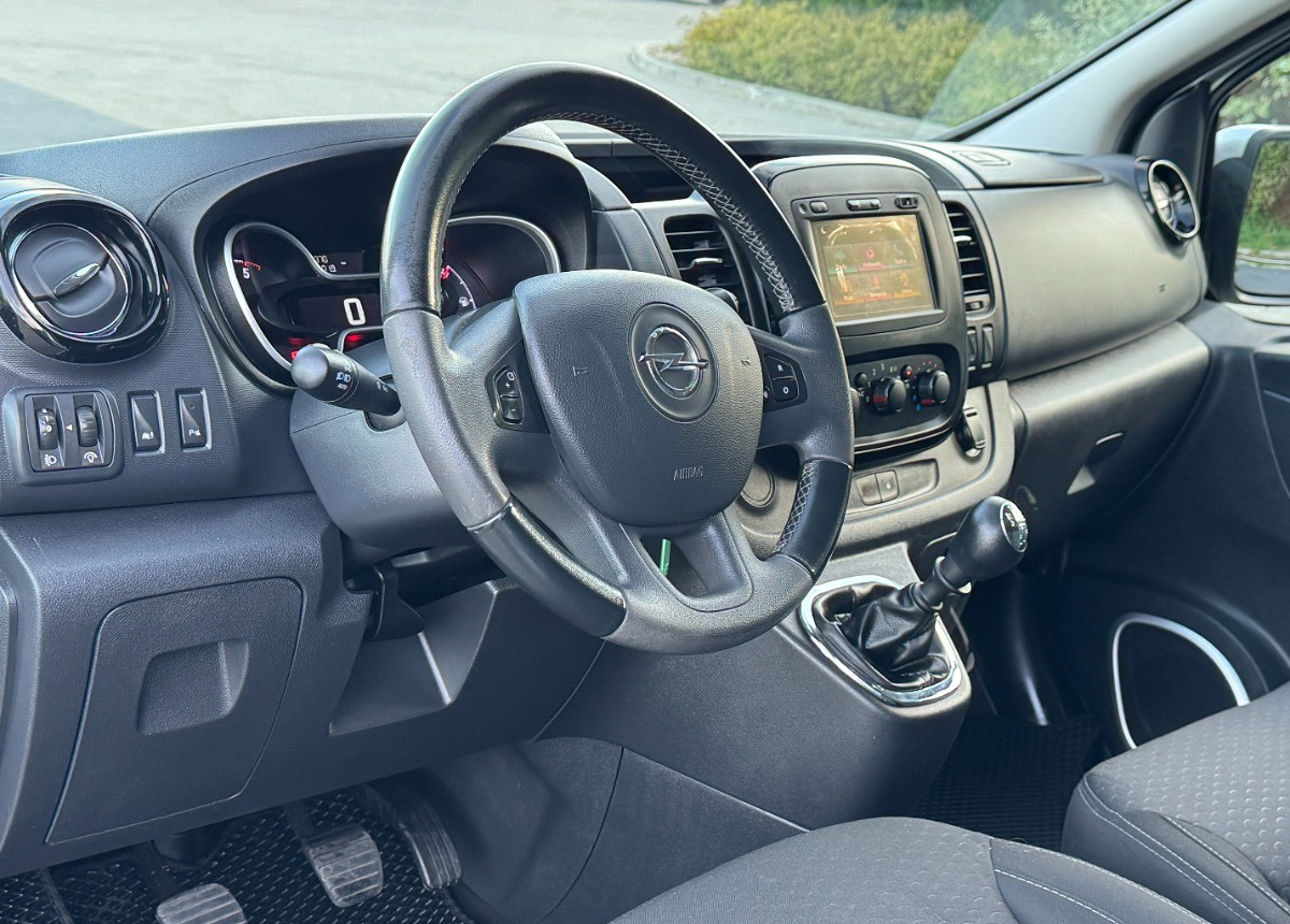 Opel Vivaro 1.6 DCI 145KM 9 osobowy Nawiewy góra dół DOINWESTOWANY Super stan - 旅行车:图5 Opel Vivaro 1.6 DCI 145KM 9 osobowy Nawiewy góra dół DOINWESTOWANY Super stan - 旅行车:图5