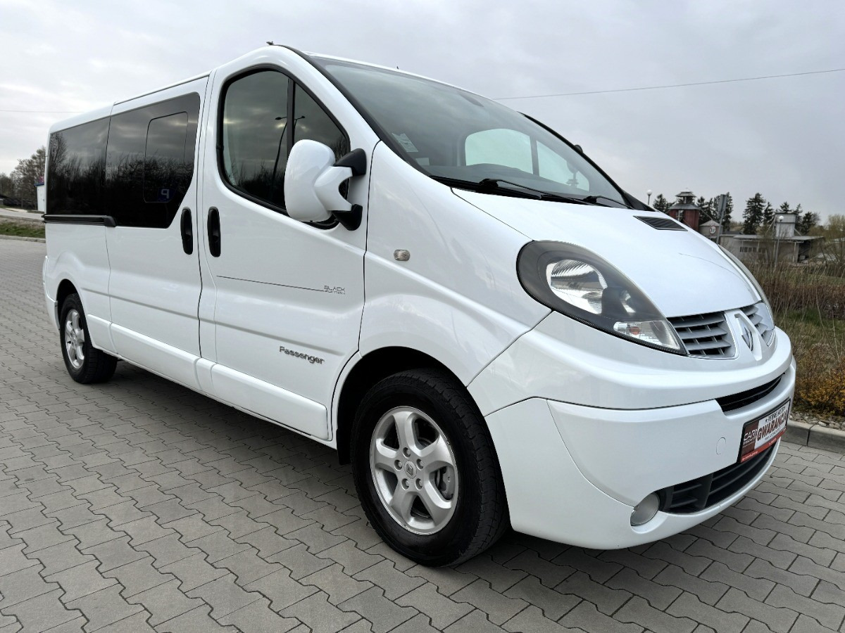 Renault Trafic L2 Long 2.5 150KM Black Edition 9 osobowy TOUR Nawiewy tylne - 小型巴士, 小型客车:图4 Renault Trafic L2 Long 2.5 150KM Black Edition 9 osobowy TOUR Nawiewy tylne - 小型巴士, 小型客车:图4