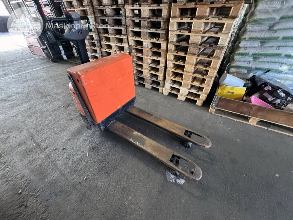 BT LWE 180 - 码垛车:图2 BT LWE 180 - 码垛车:图2