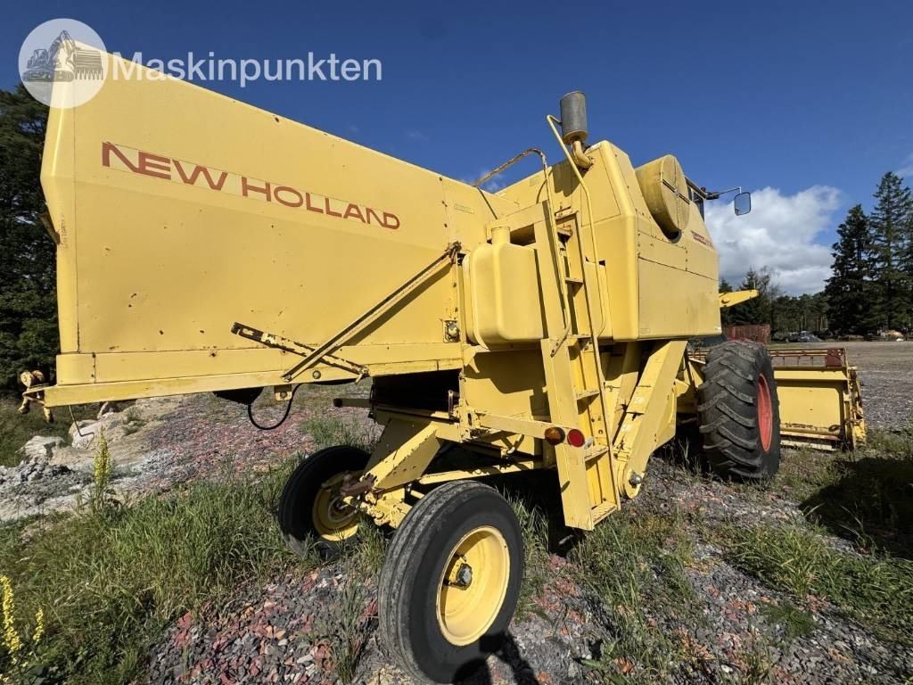 New Holland 1530 - 联合收割机:图4 New Holland 1530 - 联合收割机:图4