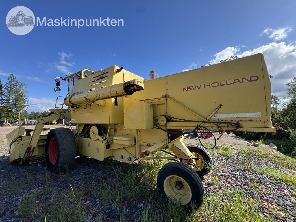 New Holland 1530 - 联合收割机:图2 New Holland 1530 - 联合收割机:图2