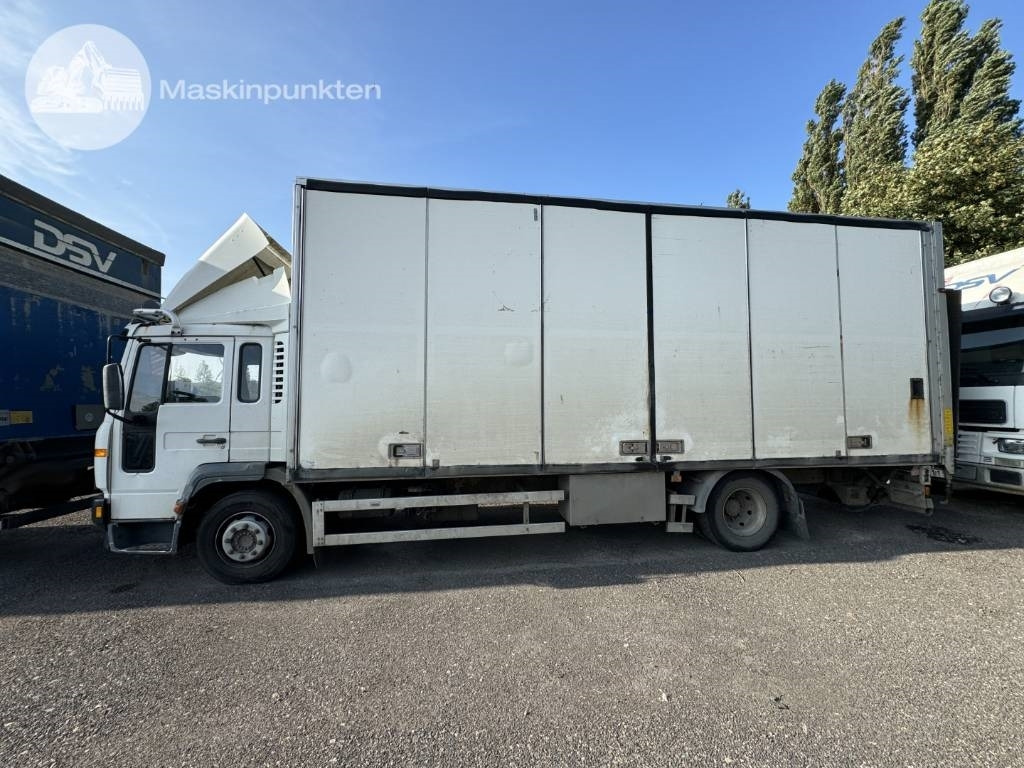 Volvo FL6 220 - 厢式卡车:图4 Volvo FL6 220 - 厢式卡车:图4