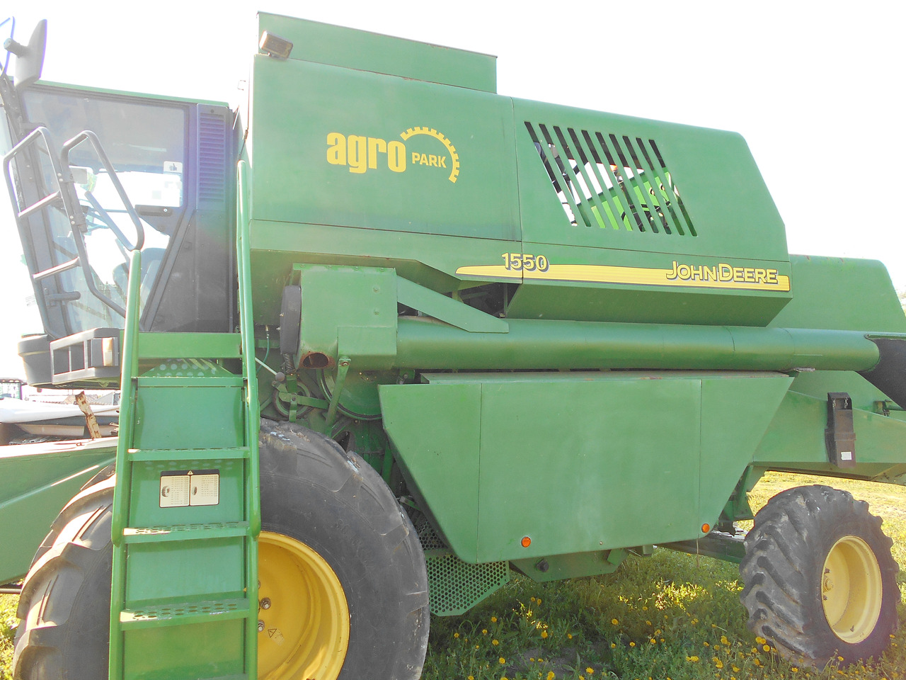 John Deere 1550 - 联合收割机:图2 John Deere 1550 - 联合收割机:图2