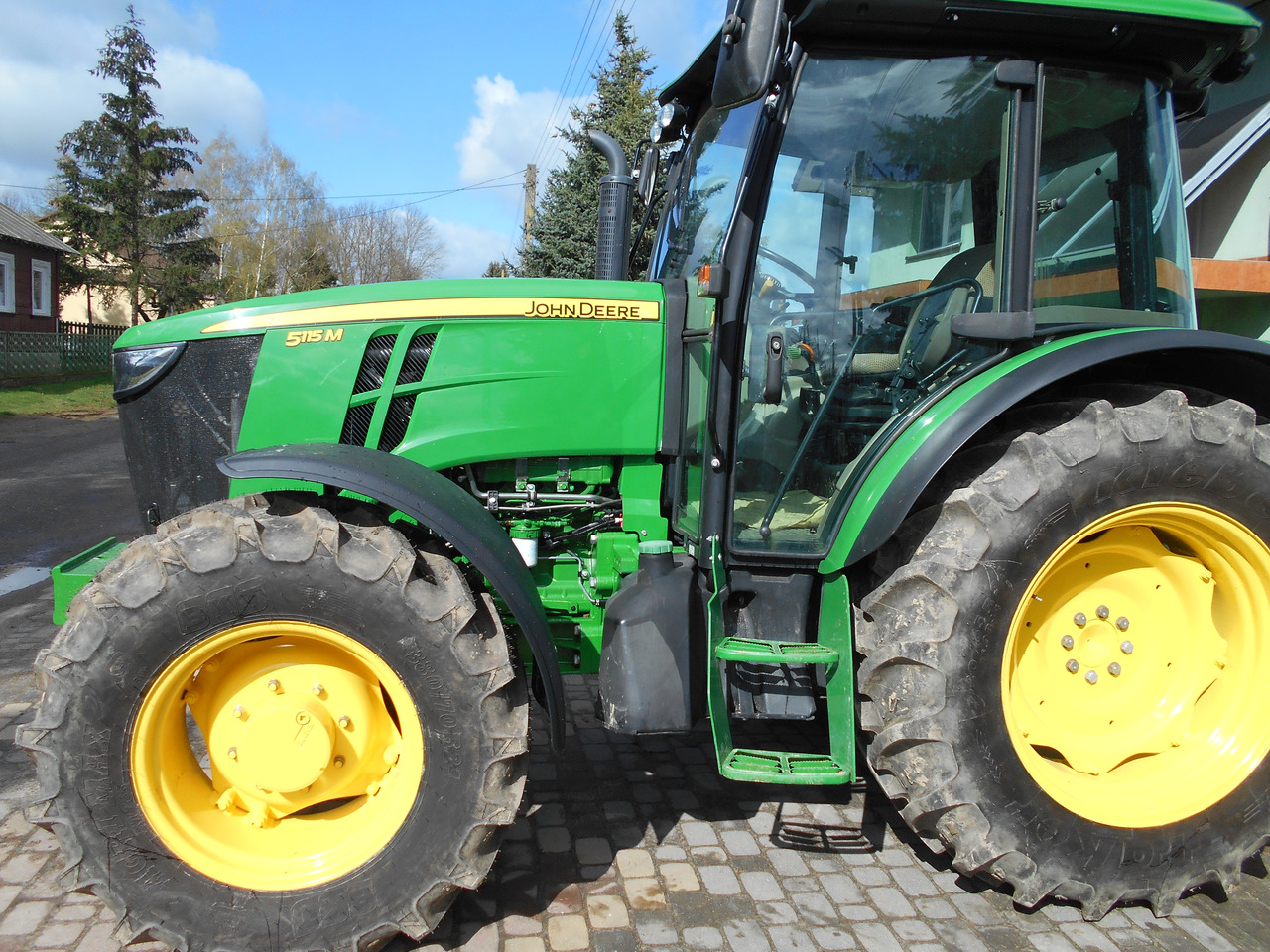 John Deere 5115M - 拖拉机:图1 John Deere 5115M - 拖拉机:图1
