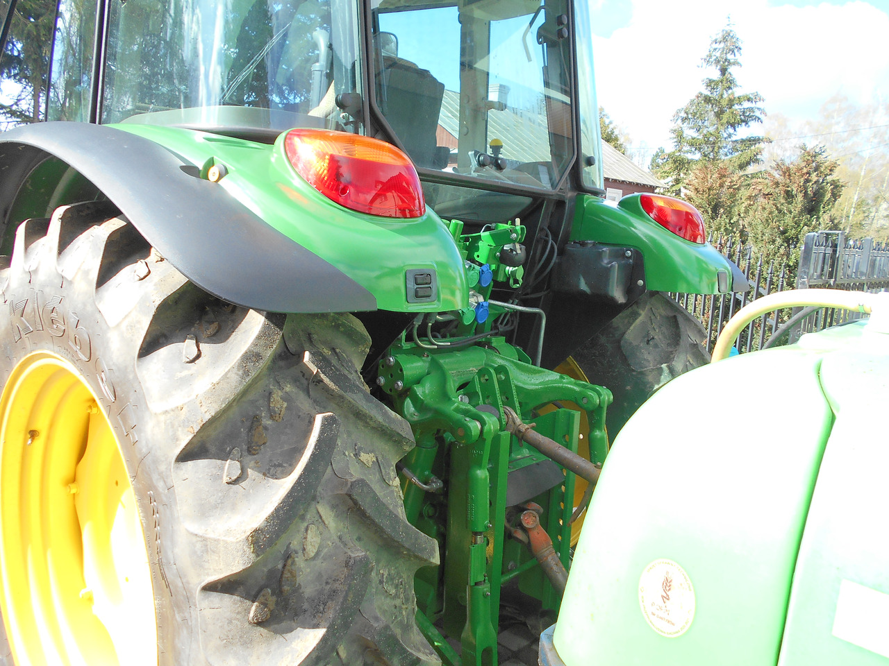 John Deere 5115M - 拖拉机:图4 John Deere 5115M - 拖拉机:图4