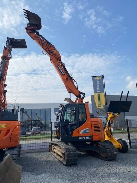 Doosan DX140 LCR-5 - 履带式挖掘机:图1 Doosan DX140 LCR-5 - 履带式挖掘机:图1