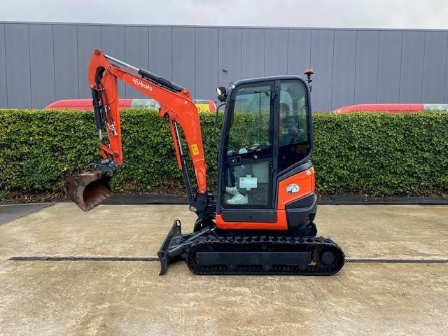 Kubota U 27-4 - 小型挖掘机:图1 Kubota U 27-4 - 小型挖掘机:图1