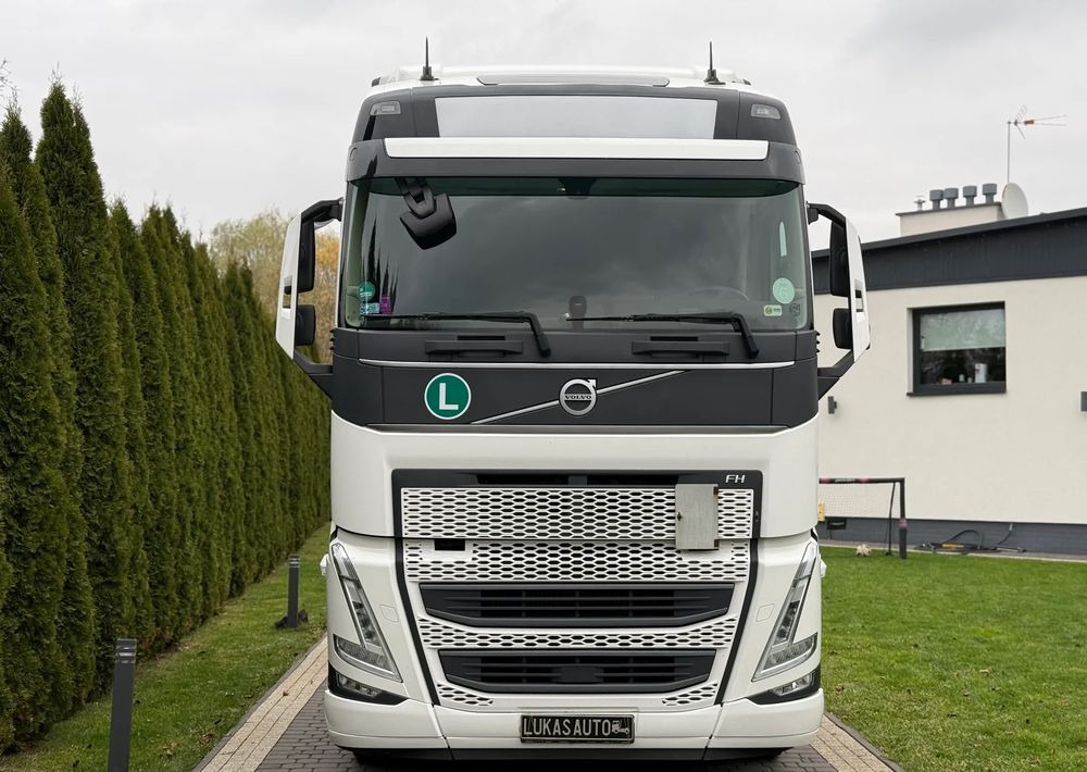 Volvo FH 460 AUTOMAT PARK COOL DWA ZBIORNIKI - 牵引车:图4 Volvo FH 460 AUTOMAT PARK COOL DWA ZBIORNIKI - 牵引车:图4