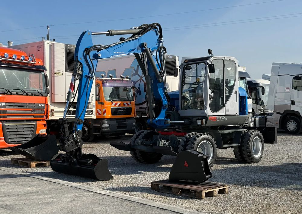 Wacker Neuson 9503-2 TRZY ŁYŻKI - 轮式挖掘机:图1 Wacker Neuson 9503-2 TRZY ŁYŻKI - 轮式挖掘机:图1