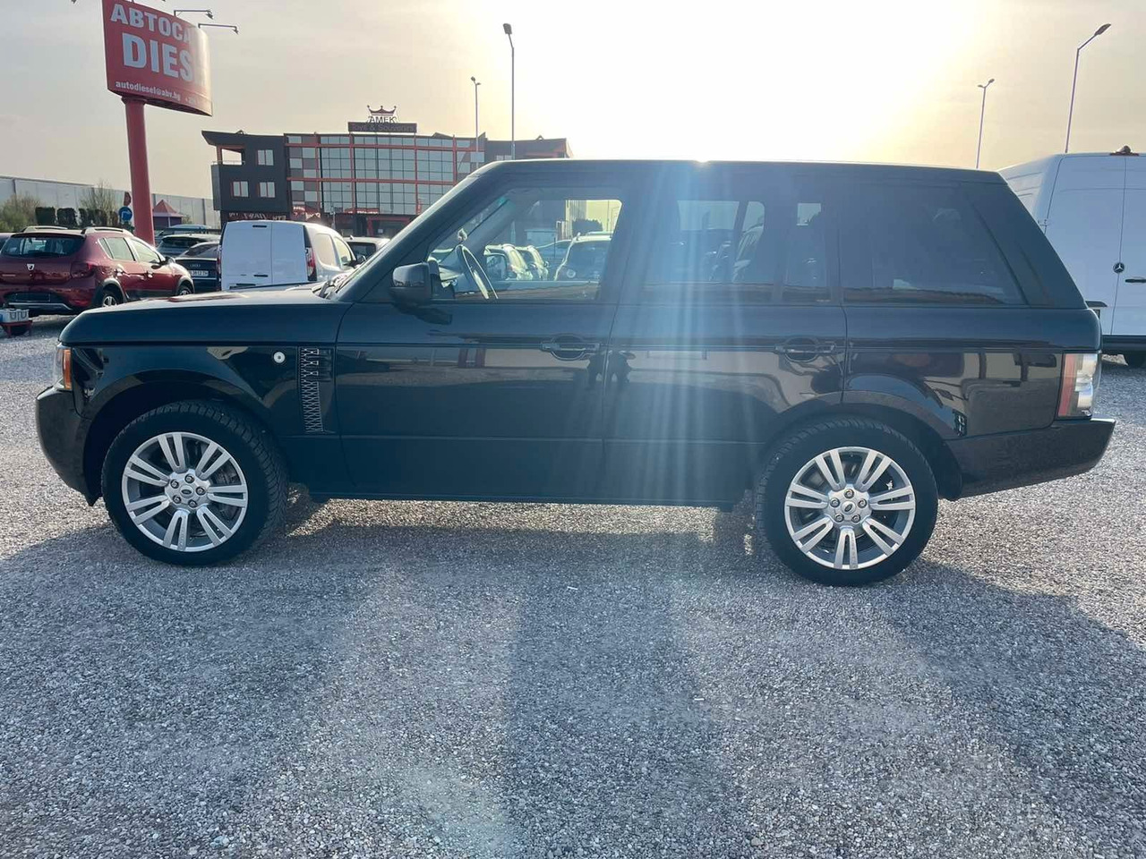 Land Rover Range Rover Vogue 4.4 TDV8 - 越野车:图4 Land Rover Range Rover Vogue 4.4 TDV8 - 越野车:图4