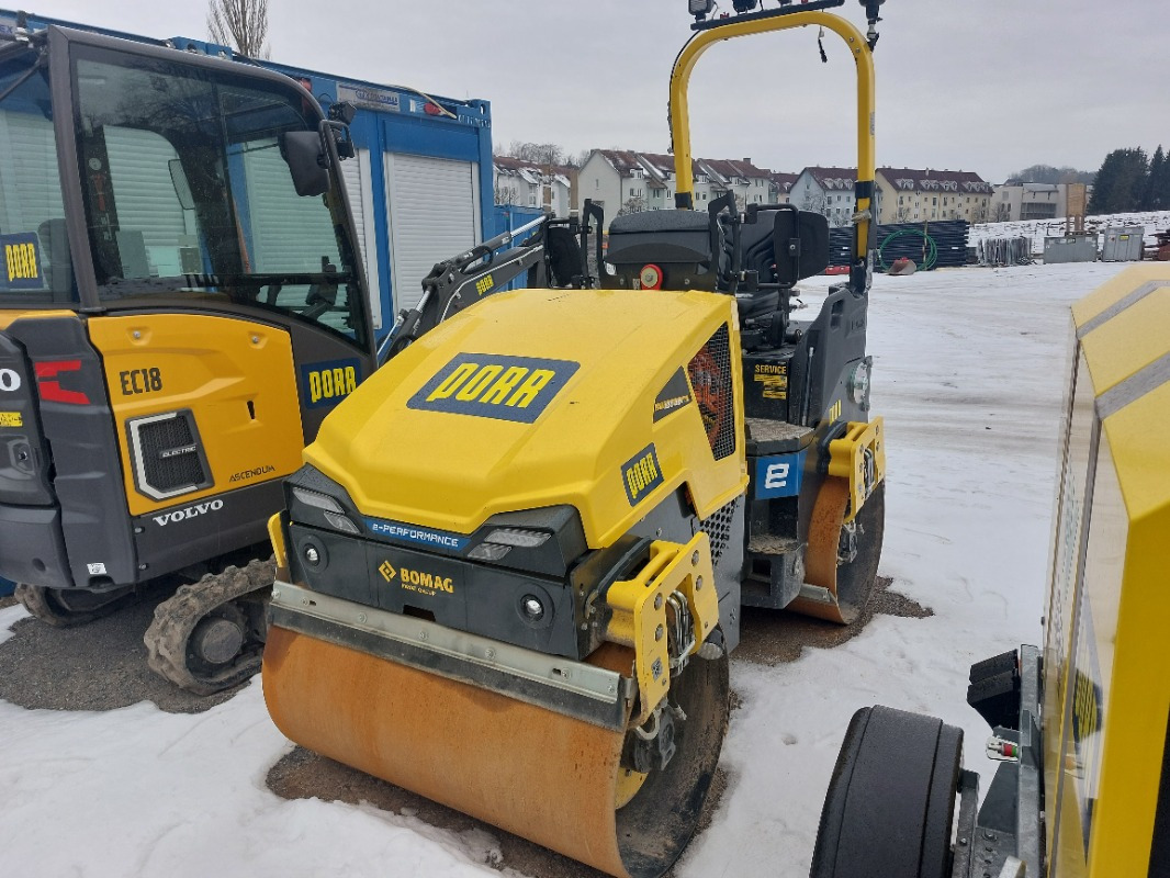 BOMAG DE BW 120 ADe-5 - 碾压机:图1 BOMAG DE BW 120 ADe-5 - 碾压机:图1