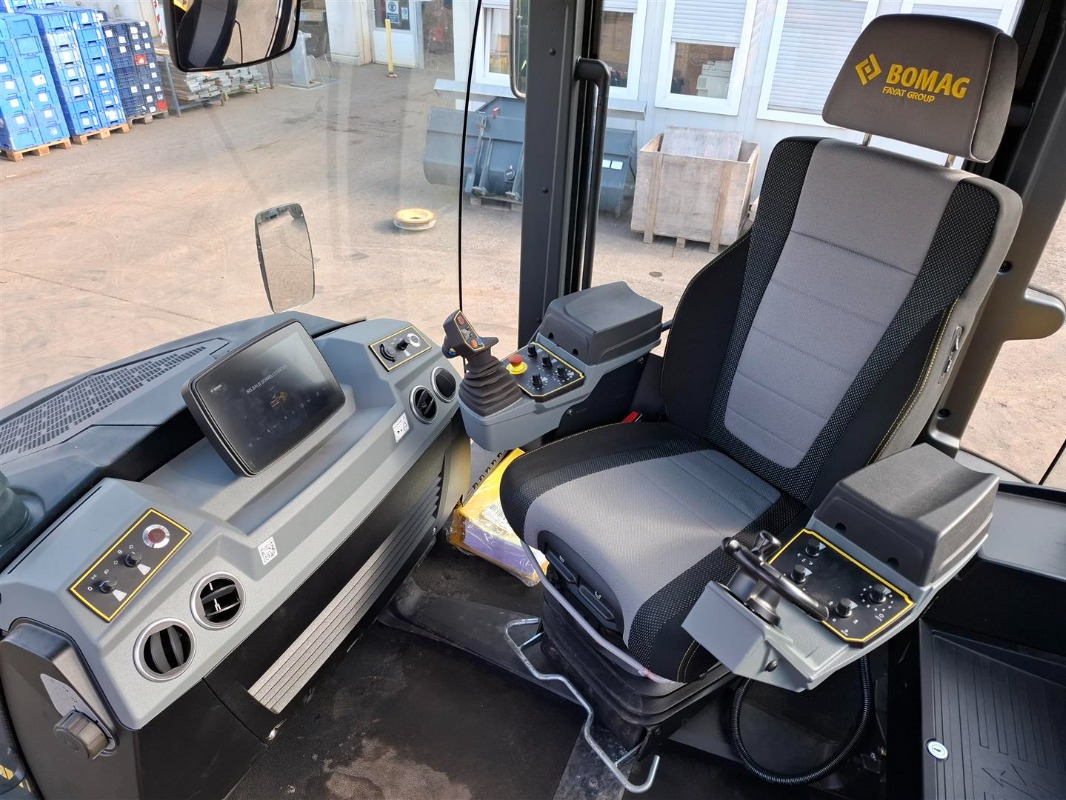 BOMAG DE BW 174 AP-5 AM Hybrid Stage V/Tier 4f - 压路机:图3 BOMAG DE BW 174 AP-5 AM Hybrid Stage V/Tier 4f - 压路机:图3