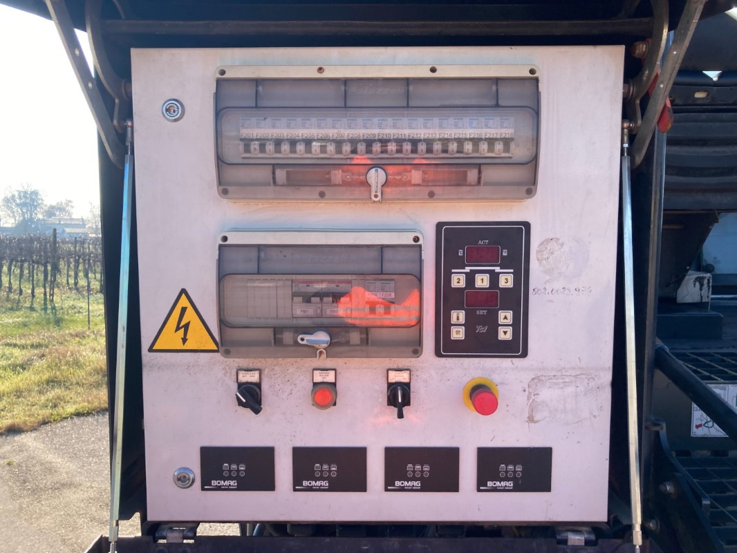 BOMAG IT BF 700 C-2 S500 Stage IV/Tier 4f - 沥青铺路机:图4 BOMAG IT BF 700 C-2 S500 Stage IV/Tier 4f - 沥青铺路机:图4