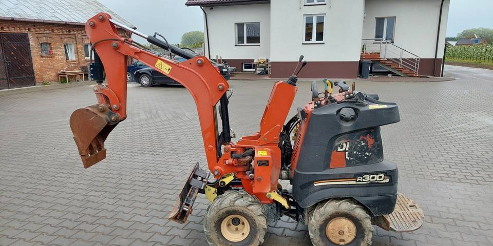 Ditch Witch R300 - 挖沟机:图1 Ditch Witch R300 - 挖沟机:图1