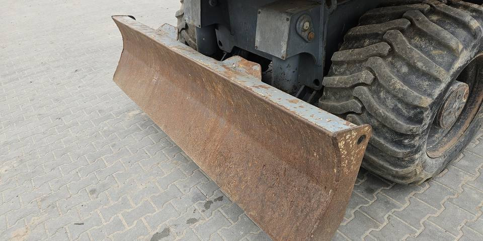 轮式挖掘机 Koparka kołowa Liebherr A314 Litronic 9350 h+ 5 łyżek kołówka:图10 轮式挖掘机 Koparka kołowa Liebherr A314 Litronic 9350 h+ 5 łyżek kołówka:图10