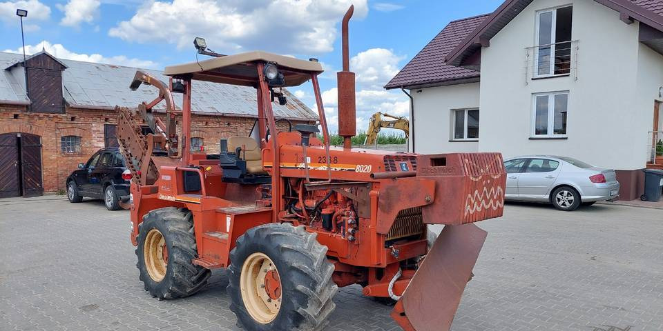 Koparka łańcuchowa Ditch Witch 8020 85KM - 挖沟机:图2 Koparka łańcuchowa Ditch Witch 8020 85KM - 挖沟机:图2