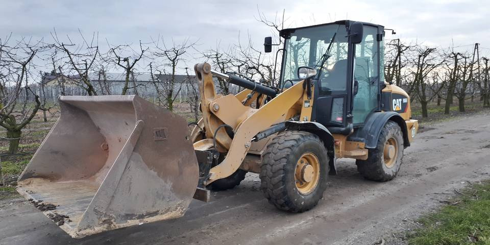 Ładowarka Caterpillar 906H widły + łyżka - 轮式装载机:图2 Ładowarka Caterpillar 906H widły + łyżka - 轮式装载机:图2