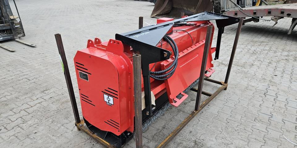 新的 林业表土疏松机 Nowy mulcher leśny GIYI  bęben 181 cm 50 zębów Bobcat mini ładowarka：图6