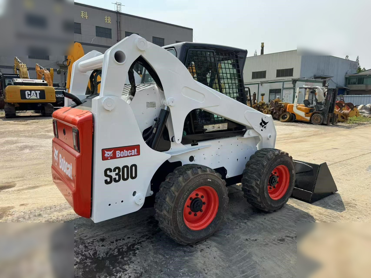 BOBCAT S300 - 滑移装载机:图3 BOBCAT S300 - 滑移装载机:图3