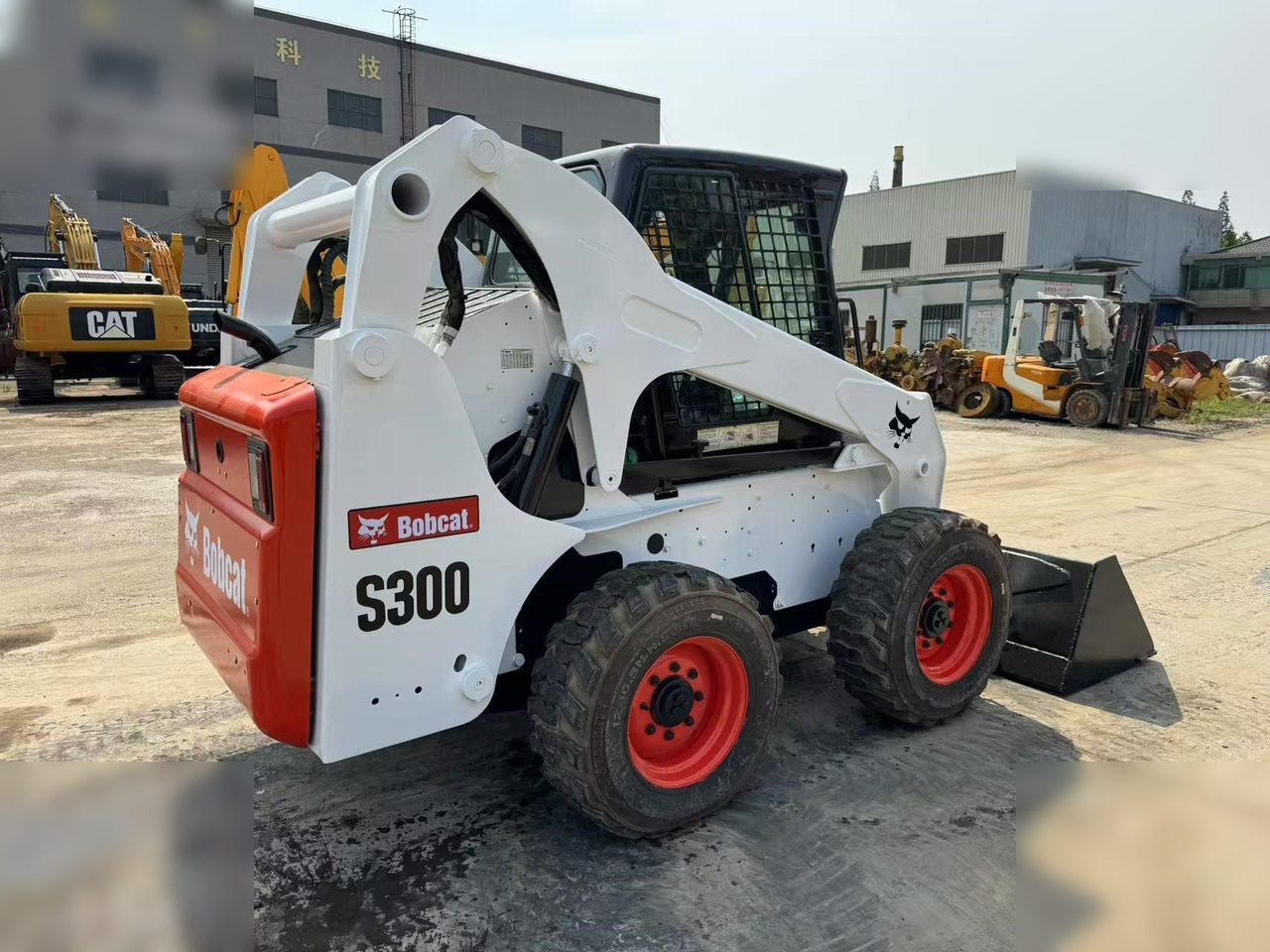 BOBCAT S300 - 滑移装载机:图3 BOBCAT S300 - 滑移装载机:图3