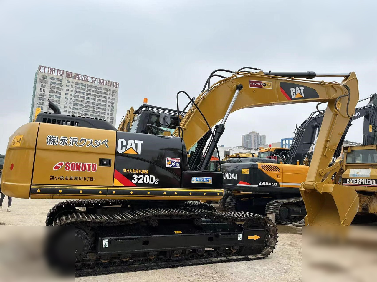 CATERPILLAR 320D2 - 履带式挖掘机:图2 CATERPILLAR 320D2 - 履带式挖掘机:图2