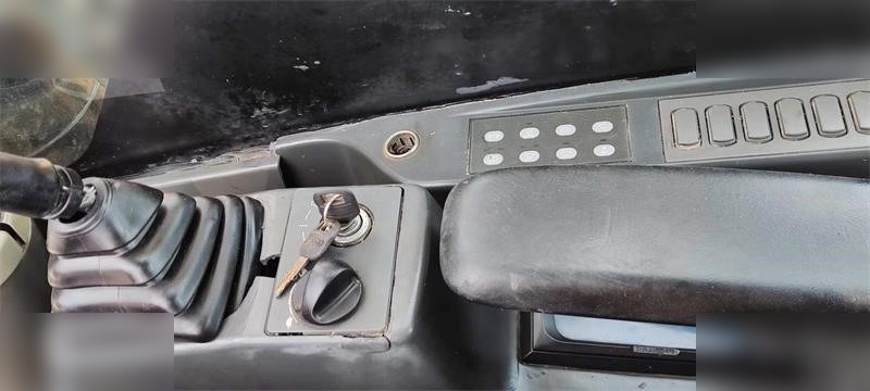 履带式挖掘机 CATERPILLAR 320D：图6