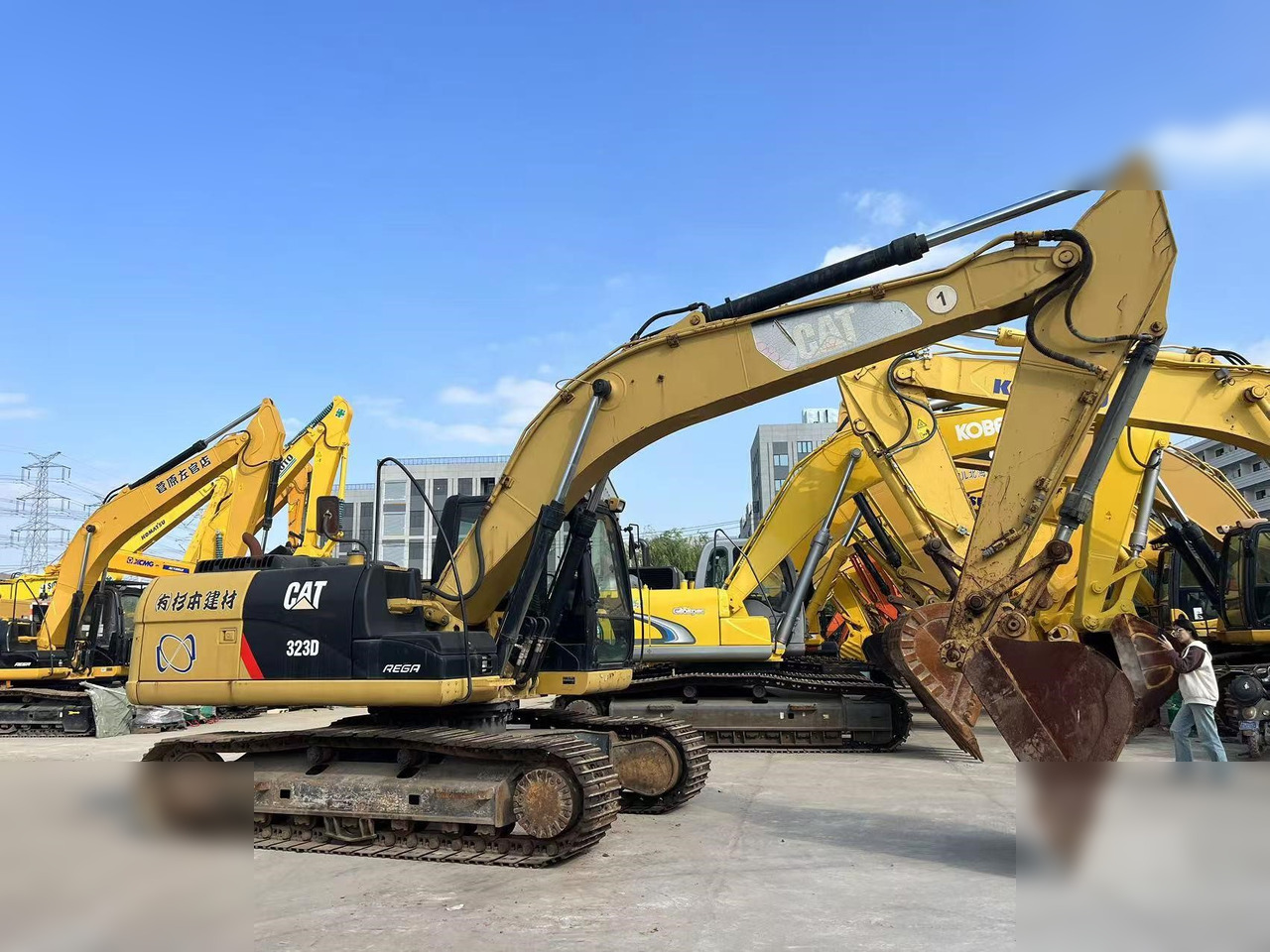 CATERPILLAR 323D - 履带式挖掘机:图1 CATERPILLAR 323D - 履带式挖掘机:图1