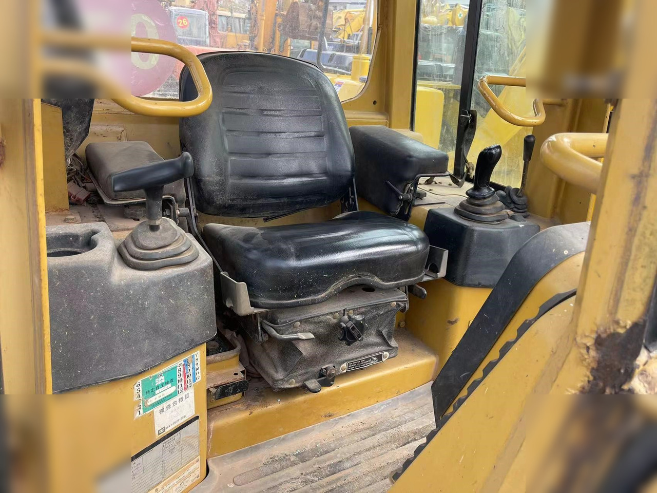 CATERPILLAR D3G - 推土机:图5 CATERPILLAR D3G - 推土机:图5