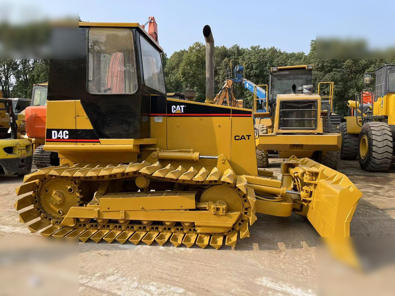 CATERPILLAR D4C - 推土机:图3 CATERPILLAR D4C - 推土机:图3