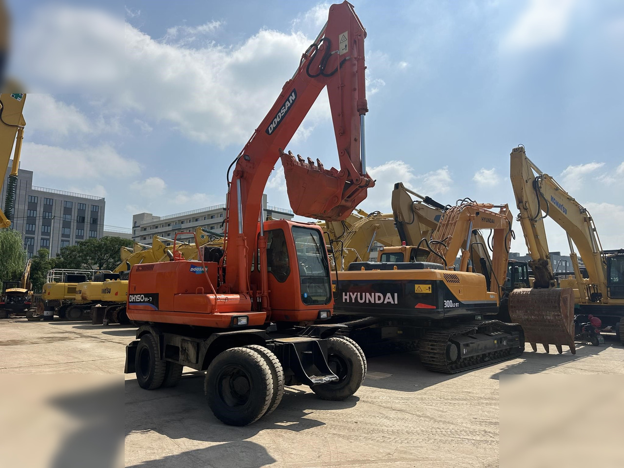 DOOSAN DH150W-7 - 轮式挖掘机:图4 DOOSAN DH150W-7 - 轮式挖掘机:图4