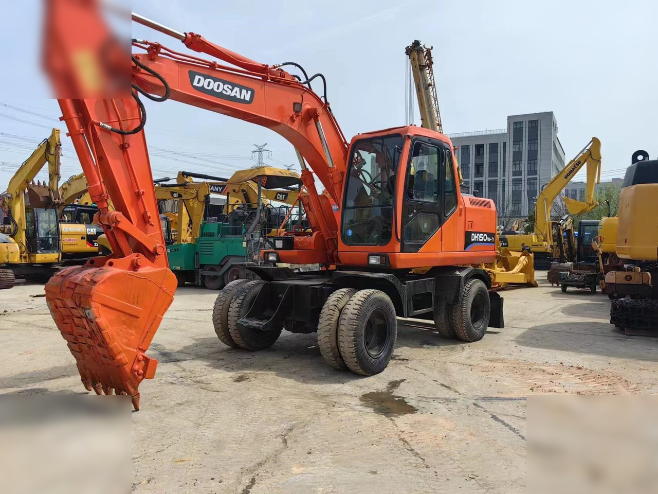 DOOSAN DH150W-7 - 轮式挖掘机:图2 DOOSAN DH150W-7 - 轮式挖掘机:图2