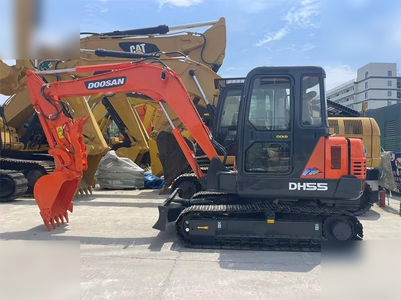 DOOSAN DH55-V - 小型挖掘机:图1 DOOSAN DH55-V - 小型挖掘机:图1