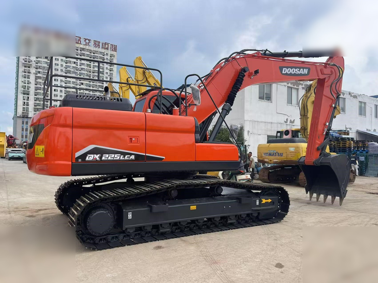 DOOSAN DX225 LC - 履带式挖掘机:图2 DOOSAN DX225 LC - 履带式挖掘机:图2