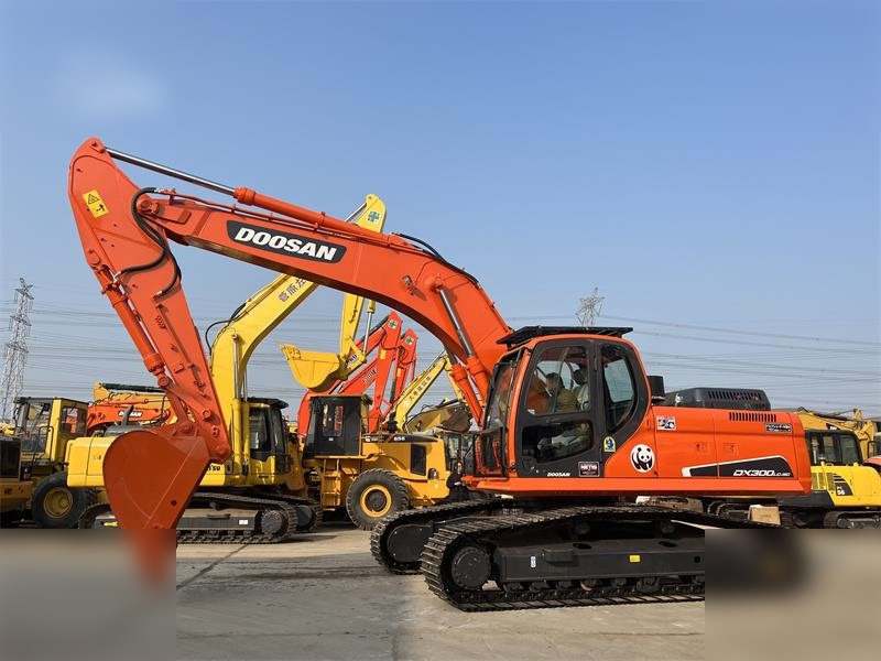 DOOSAN DX300 LC-9C - 履带式挖掘机:图1 DOOSAN DX300 LC-9C - 履带式挖掘机:图1