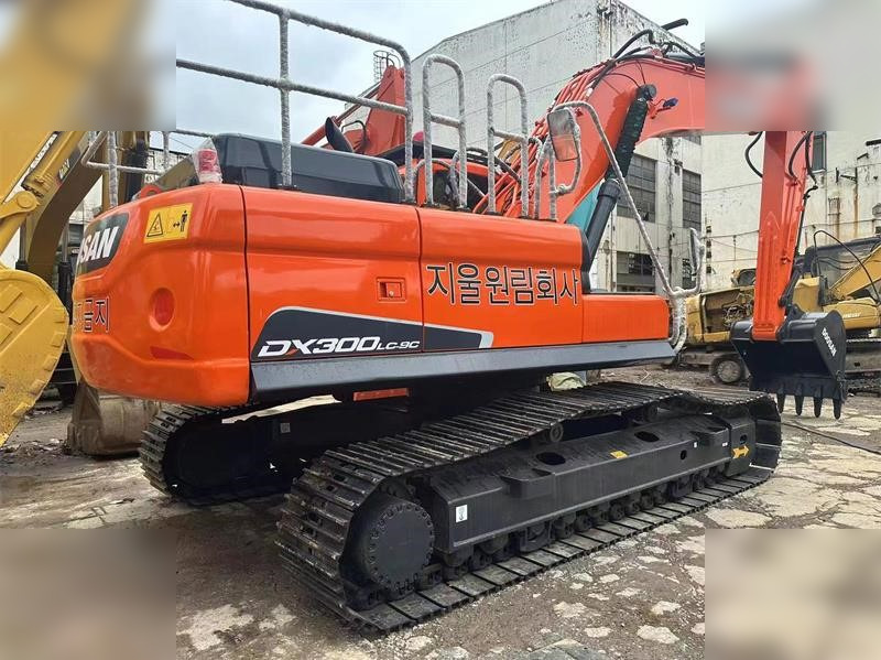 DOOSAN DX300 LC-9C - 履带式挖掘机:图1 DOOSAN DX300 LC-9C - 履带式挖掘机:图1